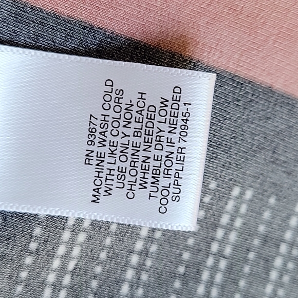 Short Sleeve Liz Claiborne Top - Picture 5 of 5